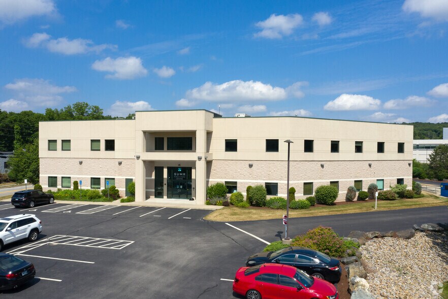 1275 Park East Dr, Woonsocket, RI à louer - Photo de l’immeuble – Image 3 sur 26