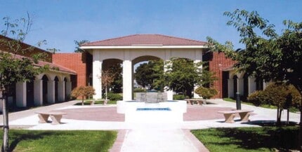 8430 Central Ave, Newark, CA à louer Photo de l’immeuble– Image 1 sur 3