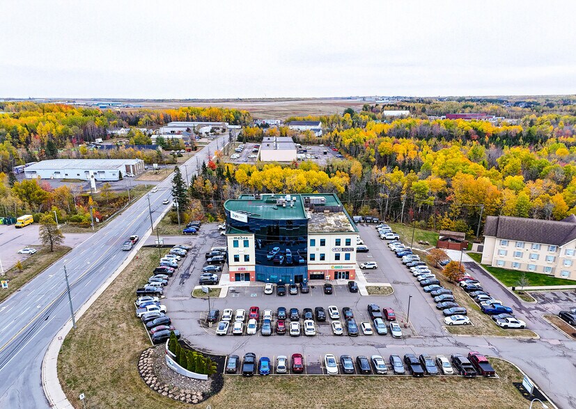 1040 Champlain St, Dieppe, NB à louer - Photo de l’immeuble – Image 2 sur 11