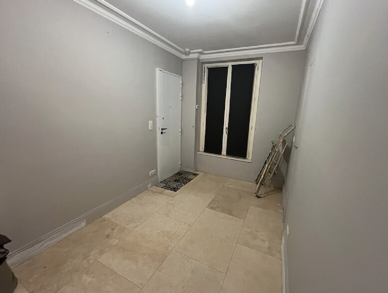 Local commercial dans Paris à louer - Photo de l’immeuble – Image 3 sur 9