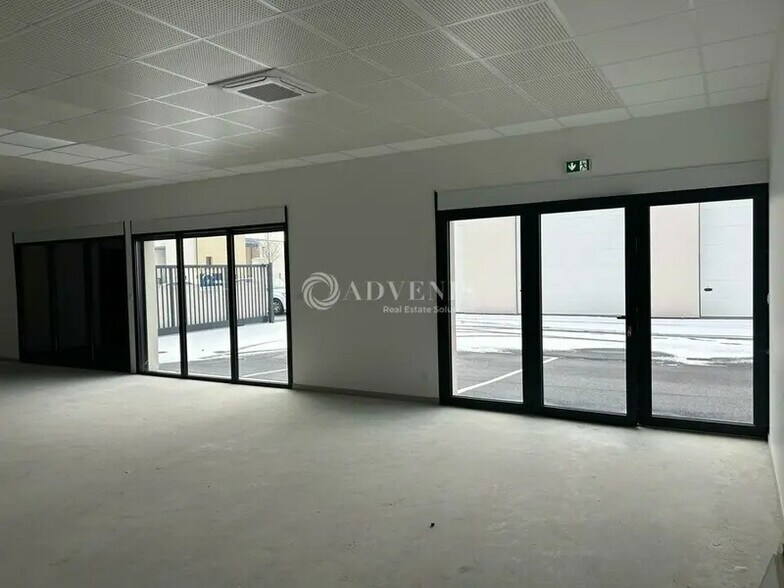 Bureau dans Chargé à vendre - Photo intérieure – Image 2 sur 8
