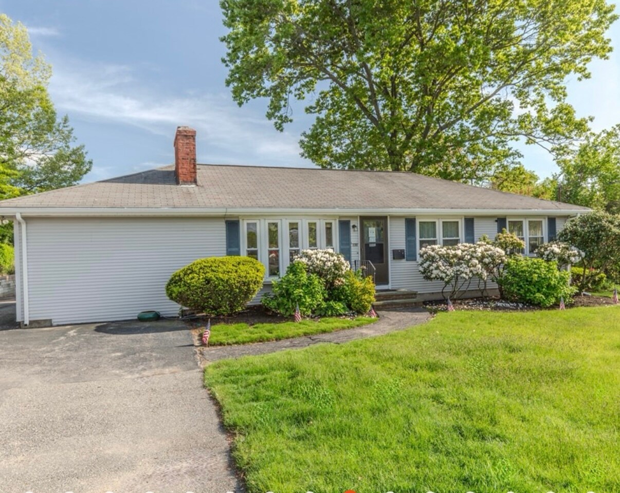 230 Airport Rd, Warwick, RI à vendre Photo principale– Image 1 sur 14
