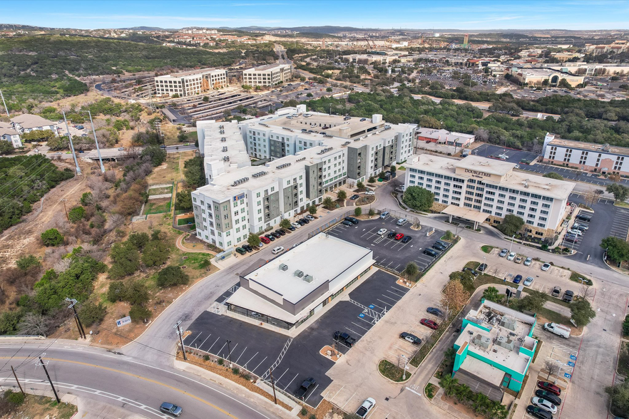 15622 Chase Hill Blvd, San Antonio, TX à louer - Photo de l’immeuble – Image 3 sur 7