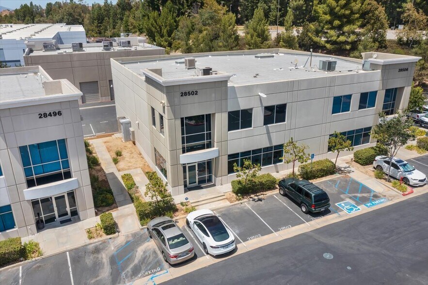 28502 Constellation Rd, Valencia, CA à vendre - Photo de l’immeuble – Image 3 sur 26