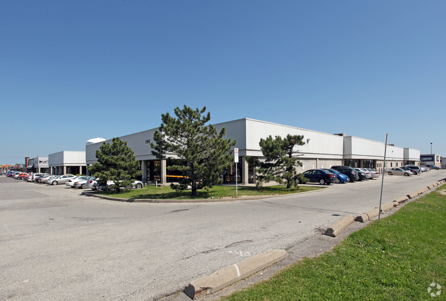 1911 Eglinton Ave E, Toronto, ON à louer - Photo de l’immeuble – Image 2 sur 8