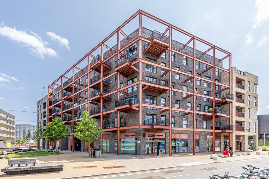 Waterden Rd, Londres à louer - Photo de l’immeuble – Image 1 sur 10