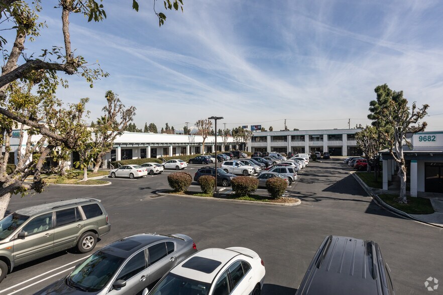 9682-9698 Telstar Ave, El Monte, CA à louer - Photo de l’immeuble – Image 3 sur 8
