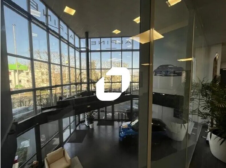 Local d’activités dans Les Ulis à louer - Photo de l’immeuble – Image 1 sur 9