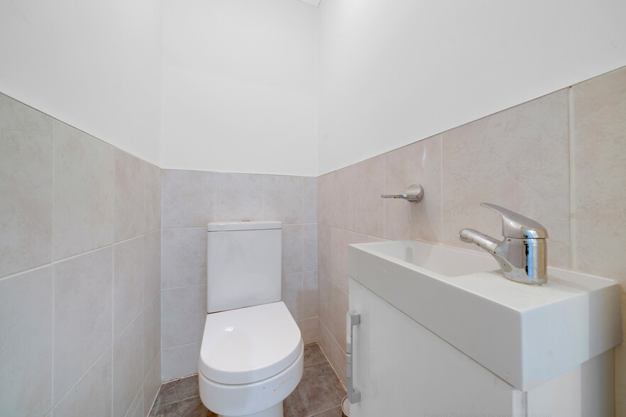 185-187 Wood St, Londres à vendre - Photo de l’immeuble – Image 3 sur 24