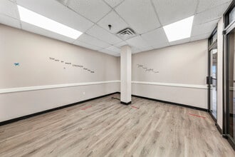 3720-3722 74th St, Jackson Heights, NY à louer Photo intérieure– Image 2 sur 11