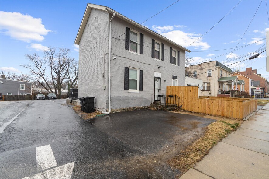 38 Bloomsbury Ave, Catonsville, MD à louer - Photo de l’immeuble – Image 3 sur 25