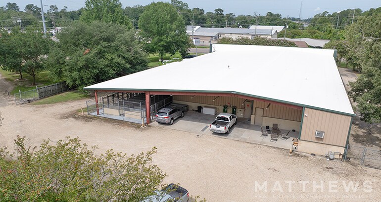 102 Hatchell Ln, Denham Springs, LA à vendre - Photo de l’immeuble – Image 2 sur 4