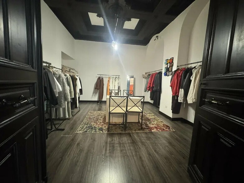 Local commercial dans Paris à louer - Photo de l’immeuble – Image 2 sur 3