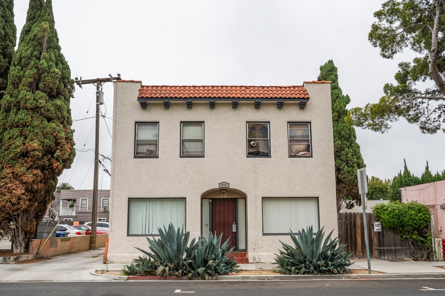 679 Obispo Ave, Long Beach, CA à vendre - Photo de l’immeuble – Image 2 sur 36