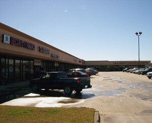 1712 1st St E, Humble, TX à louer - Photo de l’immeuble – Image 3 sur 5