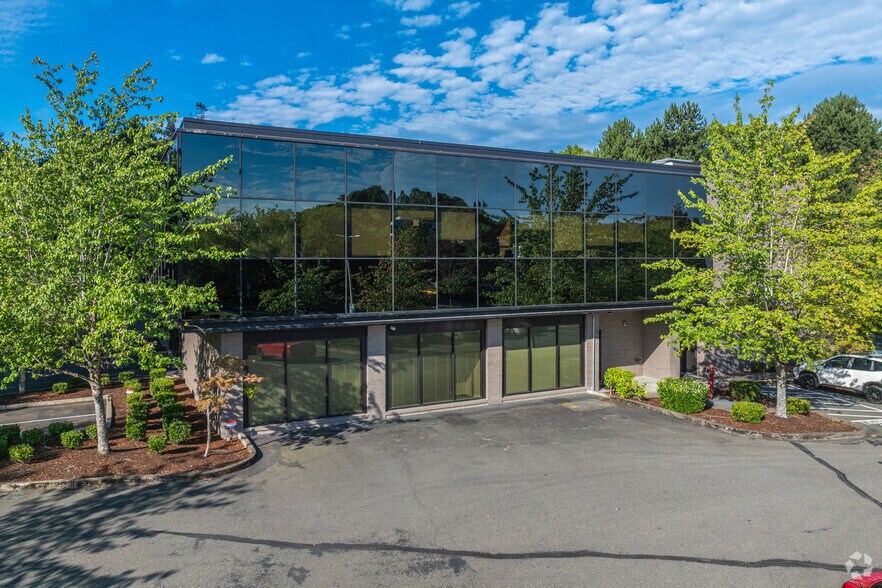 6835 Fort Dent Way, Tukwila, WA à vendre - Photo de l’immeuble – Image 1 sur 6