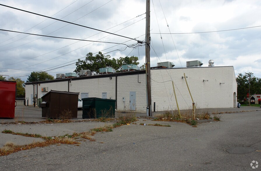 8017-8067 N Wayne Rd, Westland, MI à louer - Photo de l’immeuble – Image 2 sur 5