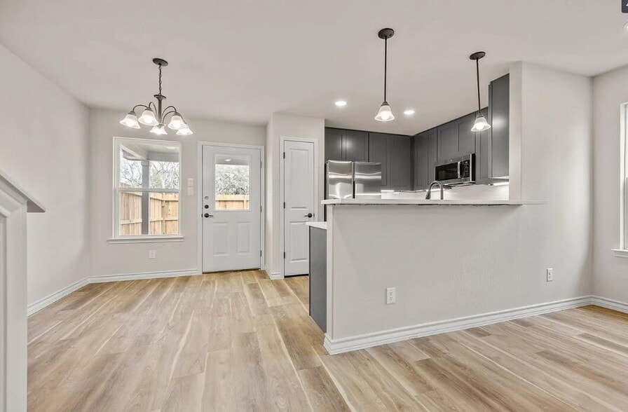 586 Abigail Aly, San Antonio, TX à vendre - Photo intérieure – Image 2 sur 5