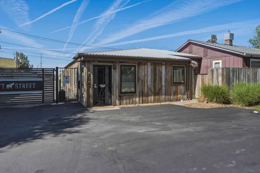 204 SE Scott St, Bend, OR à louer - Photo principale – Image 1 sur 3