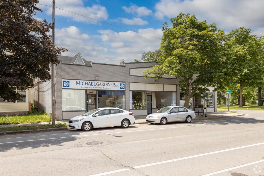1052-1056 Bridge St NW, Grand Rapids, MI à louer - Photo de l’immeuble – Image 2 sur 2