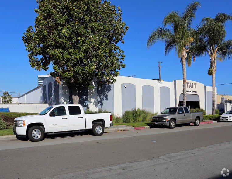 2131 S DuPont Dr, Anaheim, CA à louer - Photo de l’immeuble – Image 3 sur 5