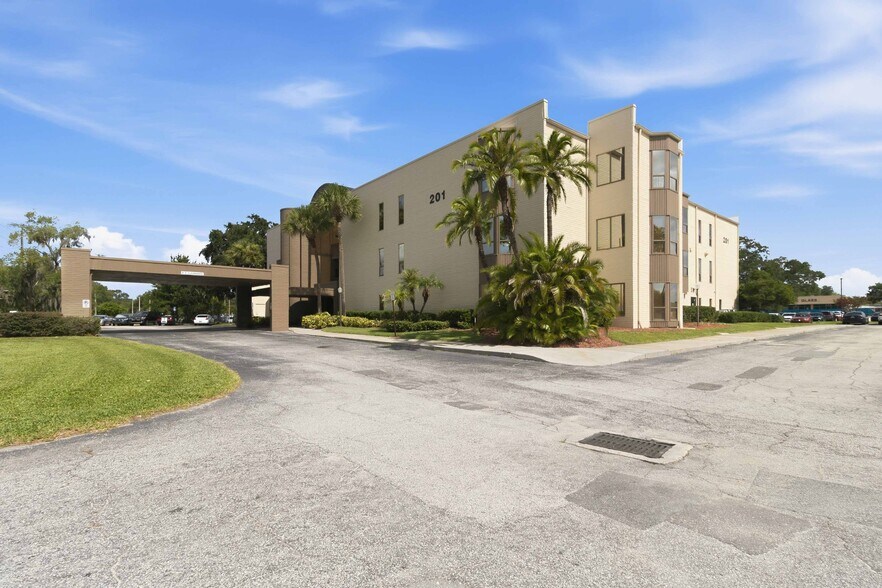 201 Hilda St, Kissimmee, FL à louer - Photo de l’immeuble – Image 2 sur 5