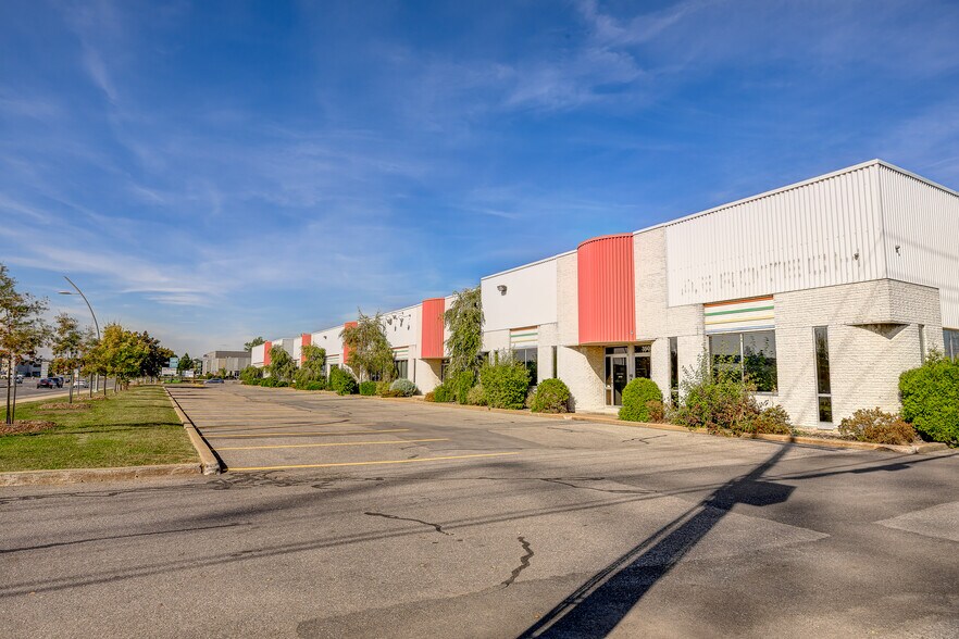3505-3541 Boul Le Corbusier, Laval, QC à louer - Photo de l’immeuble – Image 3 sur 8