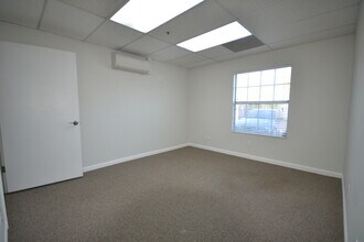 1090 Adams St, Benicia, CA à louer Photo intérieure– Image 2 sur 9