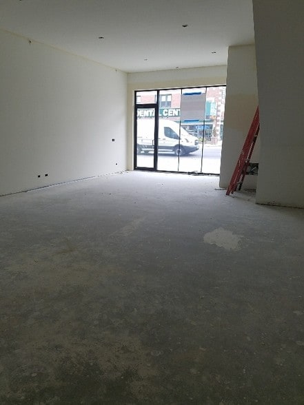 864 N Ashland Ave, Chicago, IL à vendre - Photo de l’immeuble – Image 3 sur 5