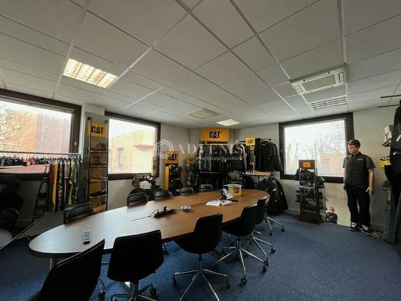 Bureau dans Montigny-le-Bretonneux à vendre - Photo intérieure – Image 3 sur 6