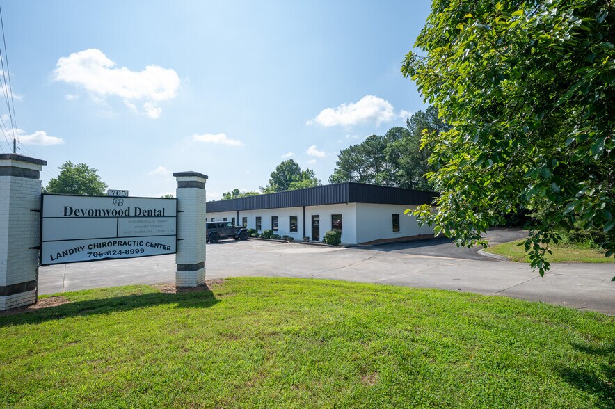 705 Red Bud Rd NE, Calhoun, GA à louer - Photo de l’immeuble – Image 2 sur 37