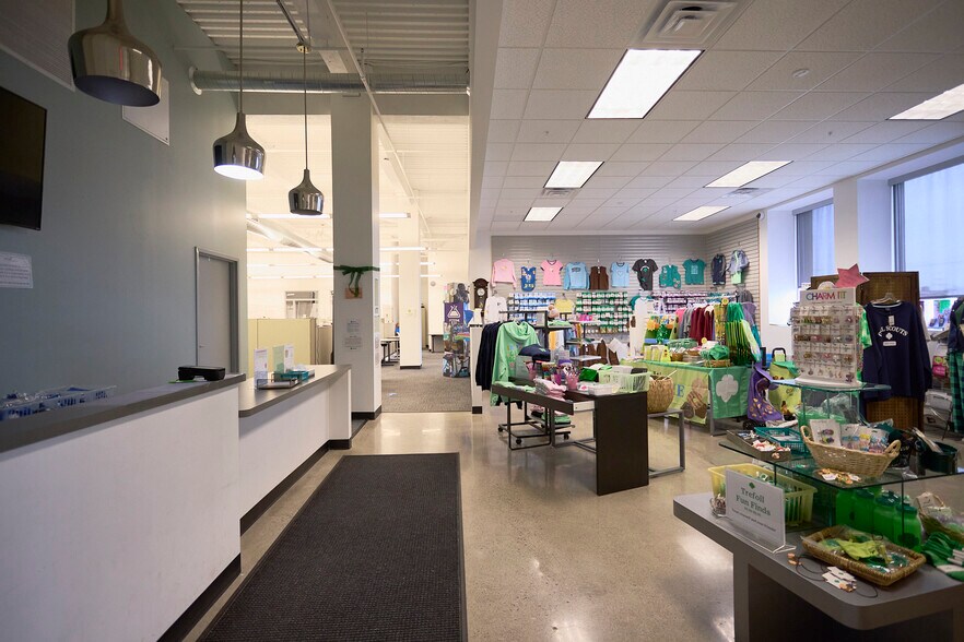 4433 Genesee St, Cheektowaga, NY à louer - Photo de l’immeuble – Image 3 sur 28