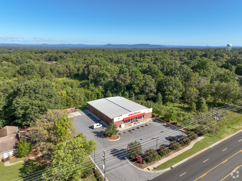 3107 Springs Rd NE, Hickory, NC à louer - Photo de l’immeuble – Image 2 sur 5