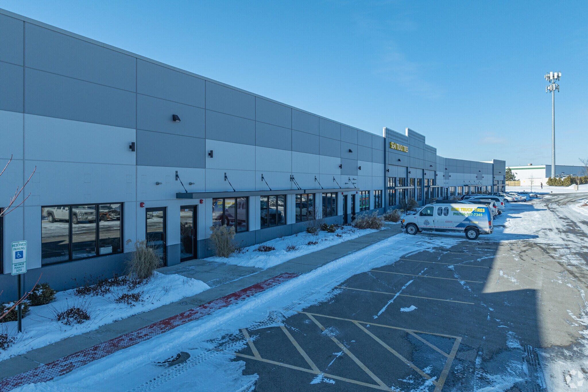 1414-1440 Bolingbrook Dr, Romeoville, IL à louer Photo principale– Image 1 sur 28