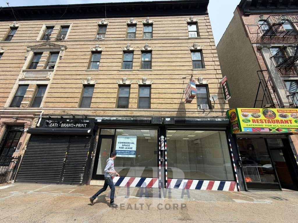 1351 Saint Johns Pl, Brooklyn, NY à louer Photo principale– Image 1 sur 2