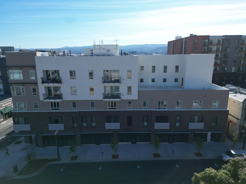 201 Grand Ave, South San Francisco, CA à louer - Photo de l’immeuble – Image 3 sur 14