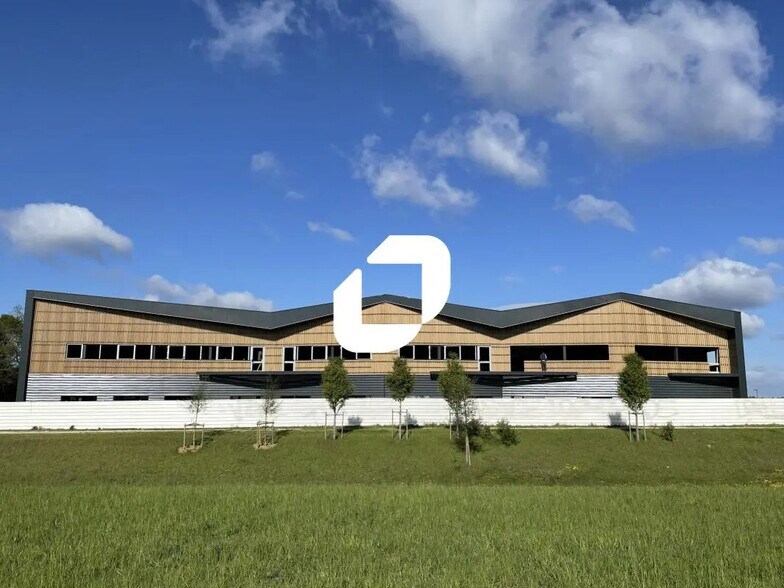 Local d'activités dans Moissy-Cramayel à vendre - Photo de l’immeuble – Image 3 sur 5