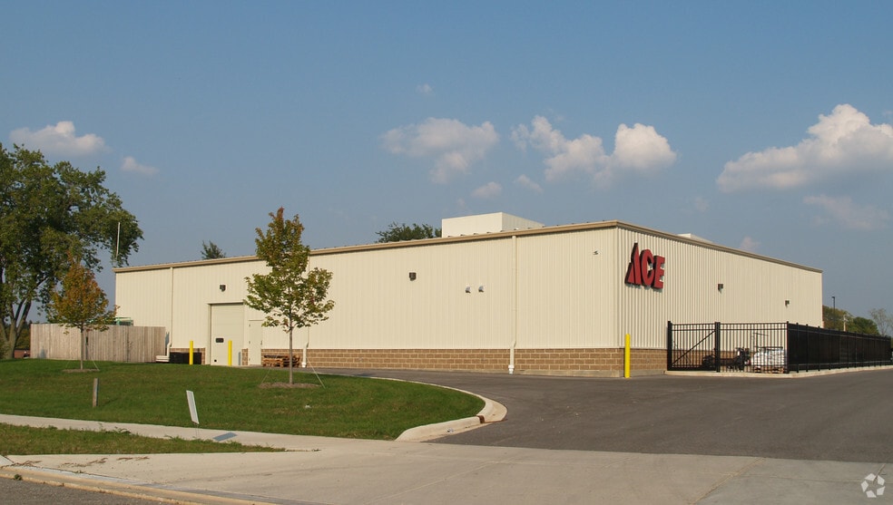 361 Sycamore Rd, Genoa, IL à louer - Photo de l’immeuble – Image 2 sur 2