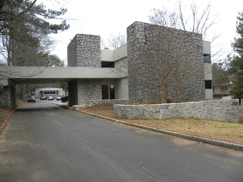 3700 Longview Dr, Chamblee, GA à louer - Photo de l’immeuble – Image 3 sur 4