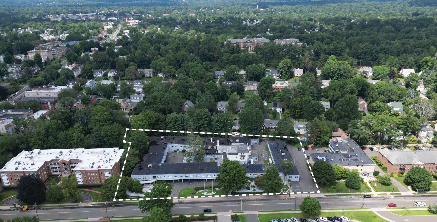 29 Highland St, West Hartford, CT à vendre Photo principale– Image 1 sur 2