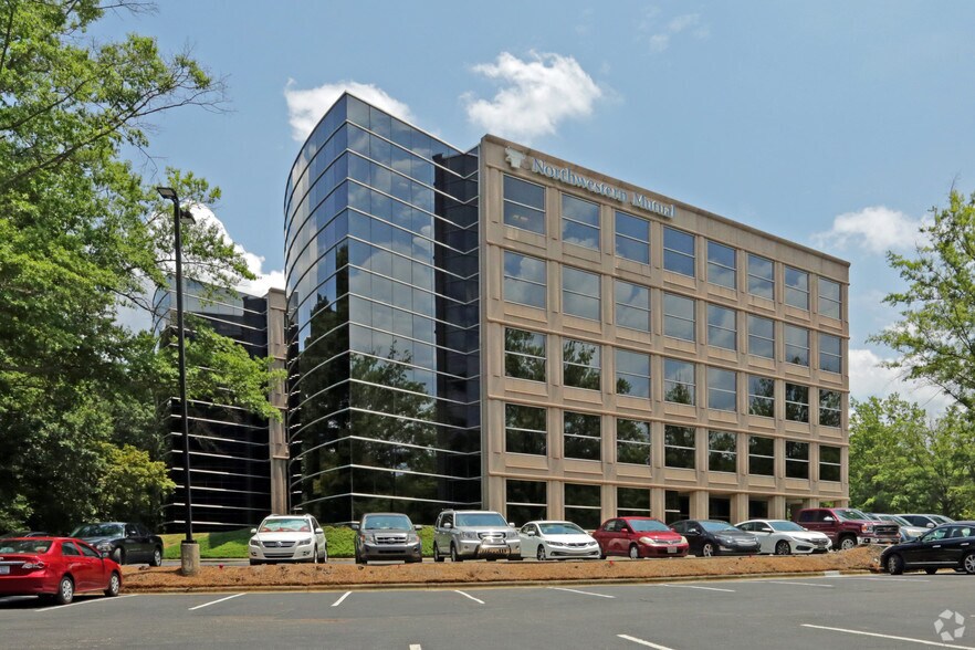 4020 Westchase Blvd, Raleigh, NC à louer - Photo de l’immeuble – Image 3 sur 11