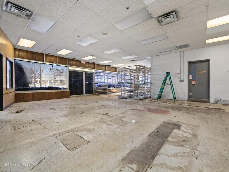 211 S Milwaukee Ave, Libertyville, IL à louer - Photo intérieure – Image 3 sur 14