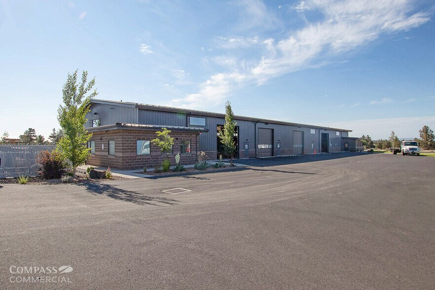 3525 SW Empire Dr, Prineville, OR à louer - Photo de l’immeuble – Image 2 sur 18