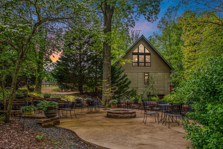 8215 Oak Crest Dr, King George, VA à vendre - Photo principale – Image 2 sur 29