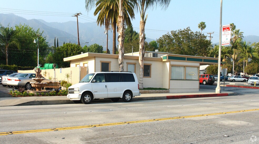 333 W Foothill Blvd, Monrovia, CA à vendre - Photo de l’immeuble – Image 3 sur 4