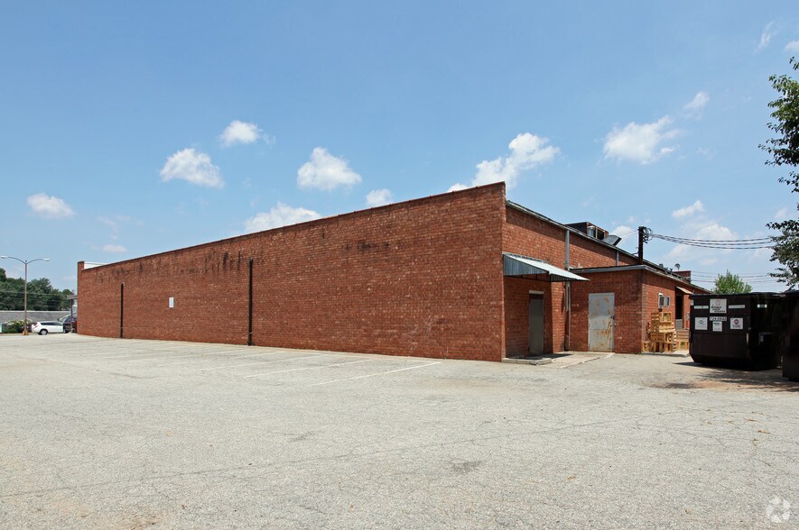 4701 W Gate City Blvd, Greensboro, NC à vendre - Photo de l’immeuble – Image 3 sur 4