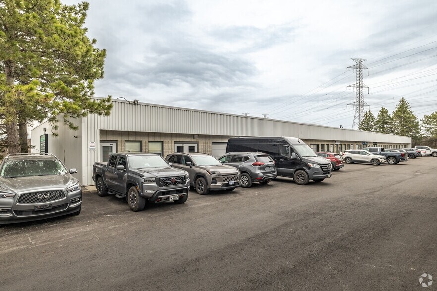 2285 St Laurent Blvd, Ottawa, ON à vendre - Photo de l’immeuble – Image 2 sur 2