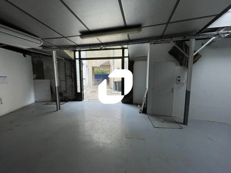 Local d’activités dans Saint-Maur-des-Fossés à louer - Photo de l’immeuble – Image 2 sur 9