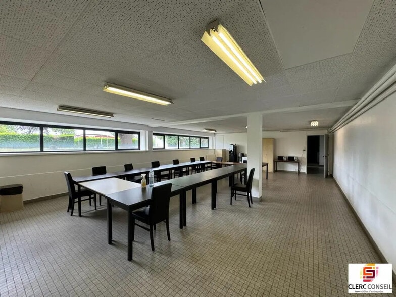 Local d’activités dans Sotteville-lès-Rouen à louer - Photo de l’immeuble – Image 3 sur 30