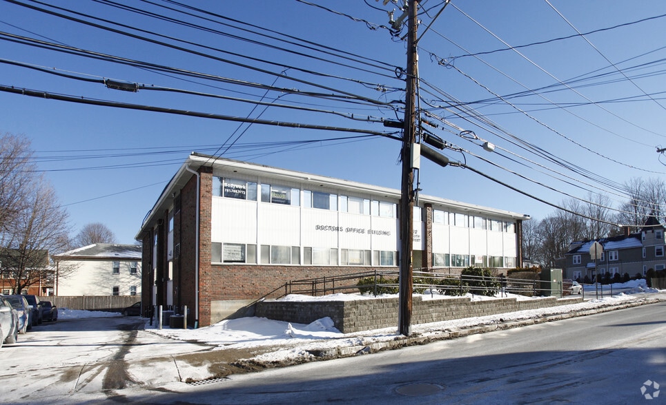 32 South St, Waltham, MA à vendre - Photo principale – Image 1 sur 15